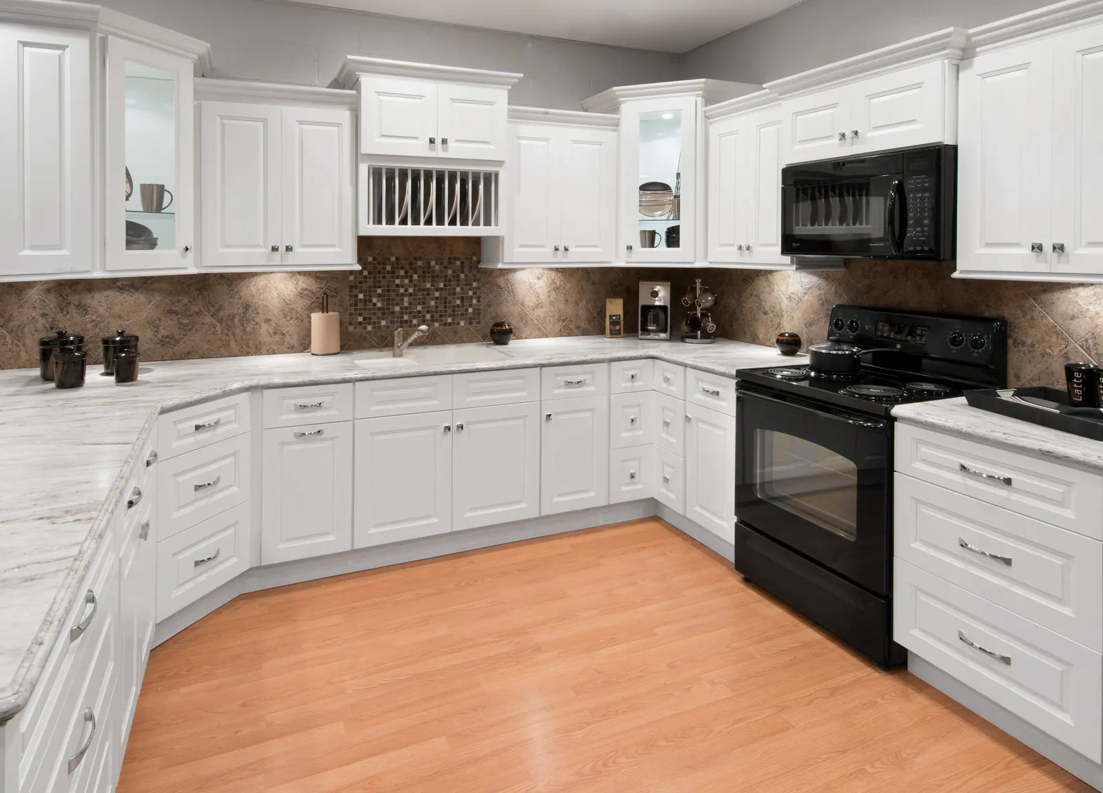 Aspen White shaker kitchen cabinets