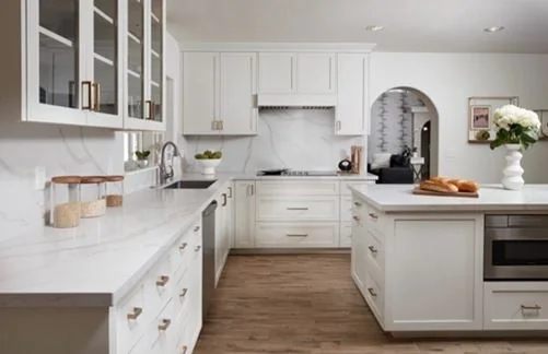 LUX Calcutta Lorenza LQ-907 Quartz Countertop Corner-Left 36.inX96.in
