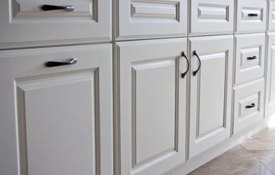Torrance White cabinet photo 2